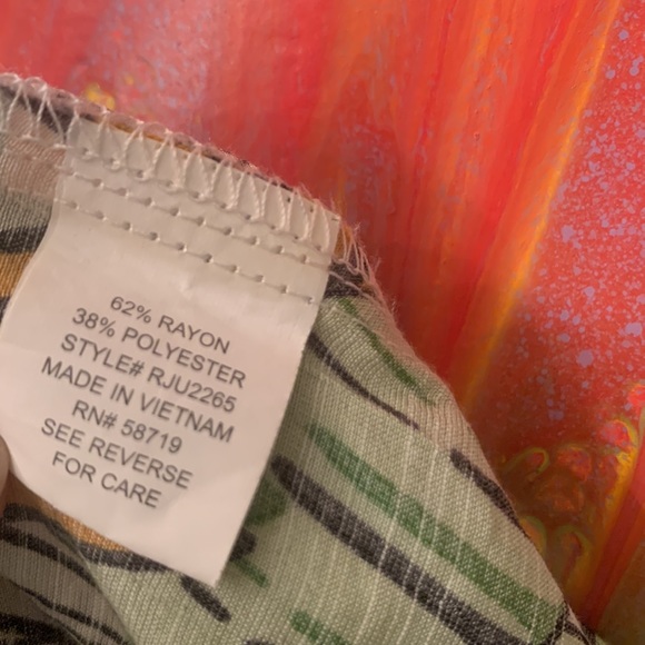 BAKU Fun Floral Top - Picture 14 of 14